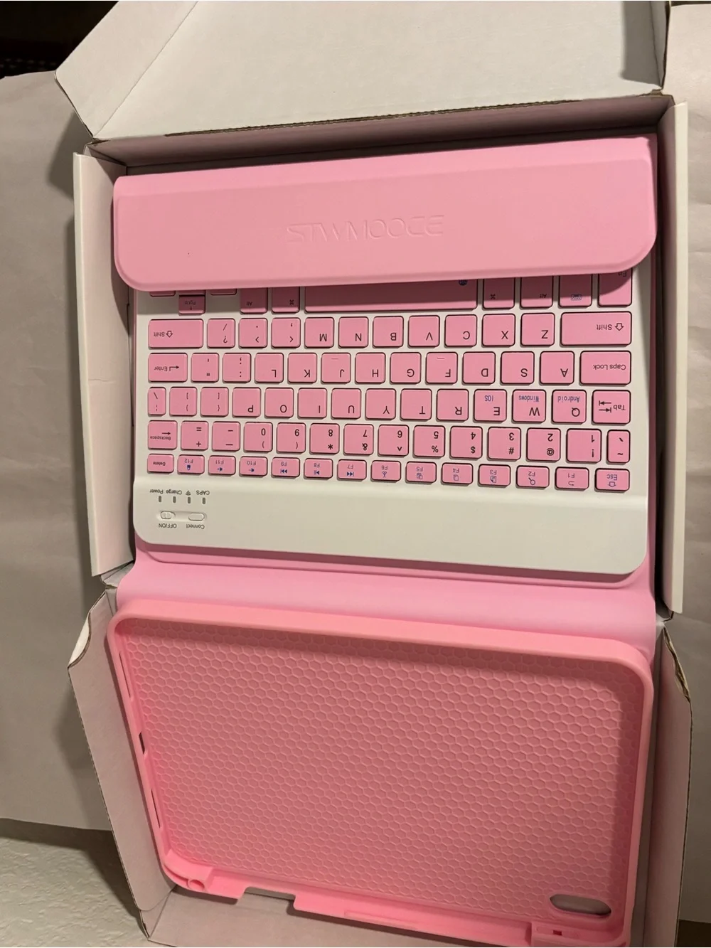 Pink Bluetooth Keyboard Case for Tablets - Slim Protective Folio